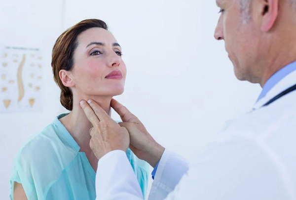 Doctor-examining-patient-for-laryngeal-cancer