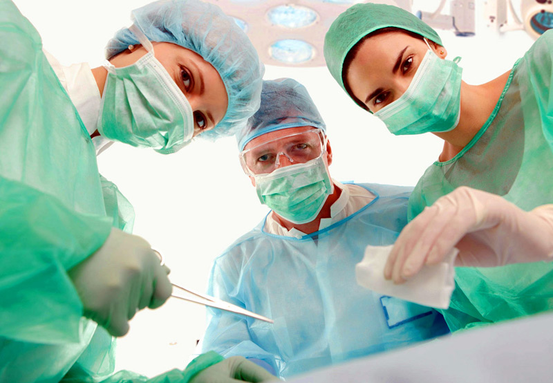 Surgeons-performing-head-neck-reconstructive-surgery